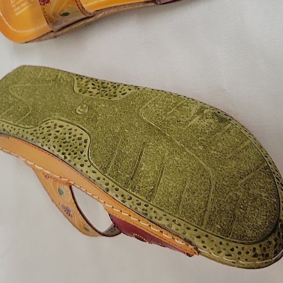 L'Artiste Floral Buckle Sandals - Multicolor - Picture 8 of 11